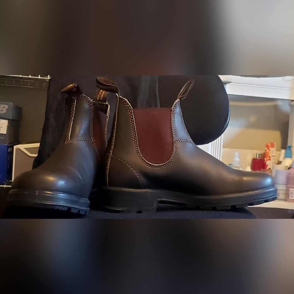 Blundstone 500 Chelsea boots. Stout Brown. Size 7